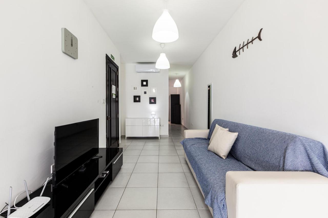 Z4 - Seafront Apartment St. Paul's Bay Exteriör bild